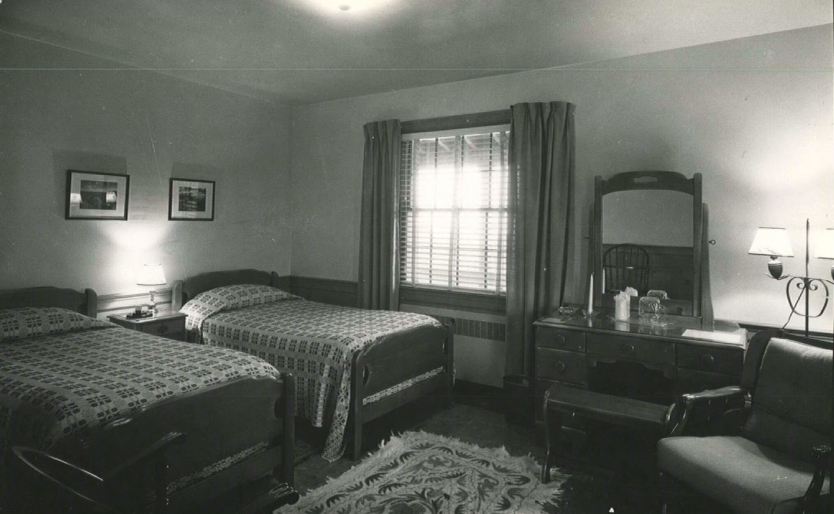A room at Bluffs Lodge in 1952