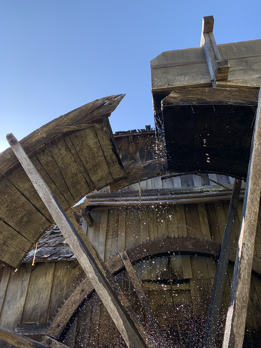 Broken waterwheel at Mabry Mill